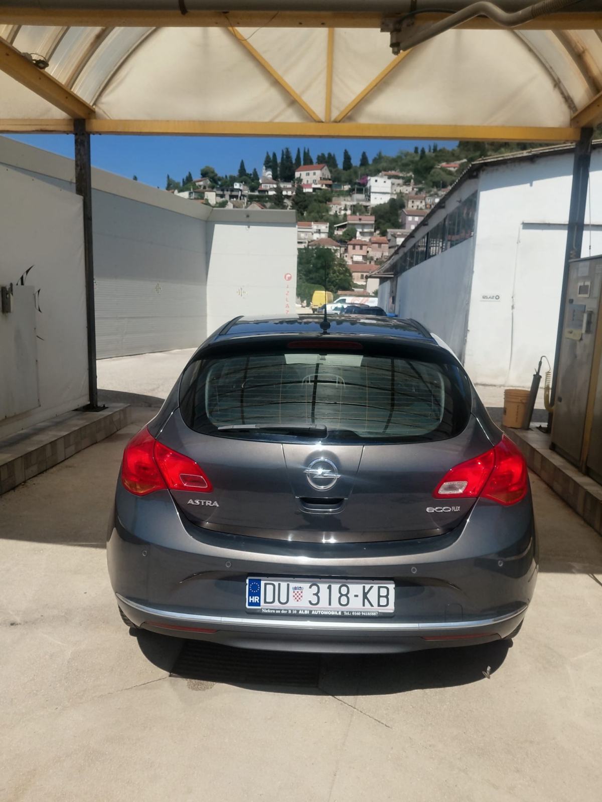 Opel Astra J 1.4, fotografija 4