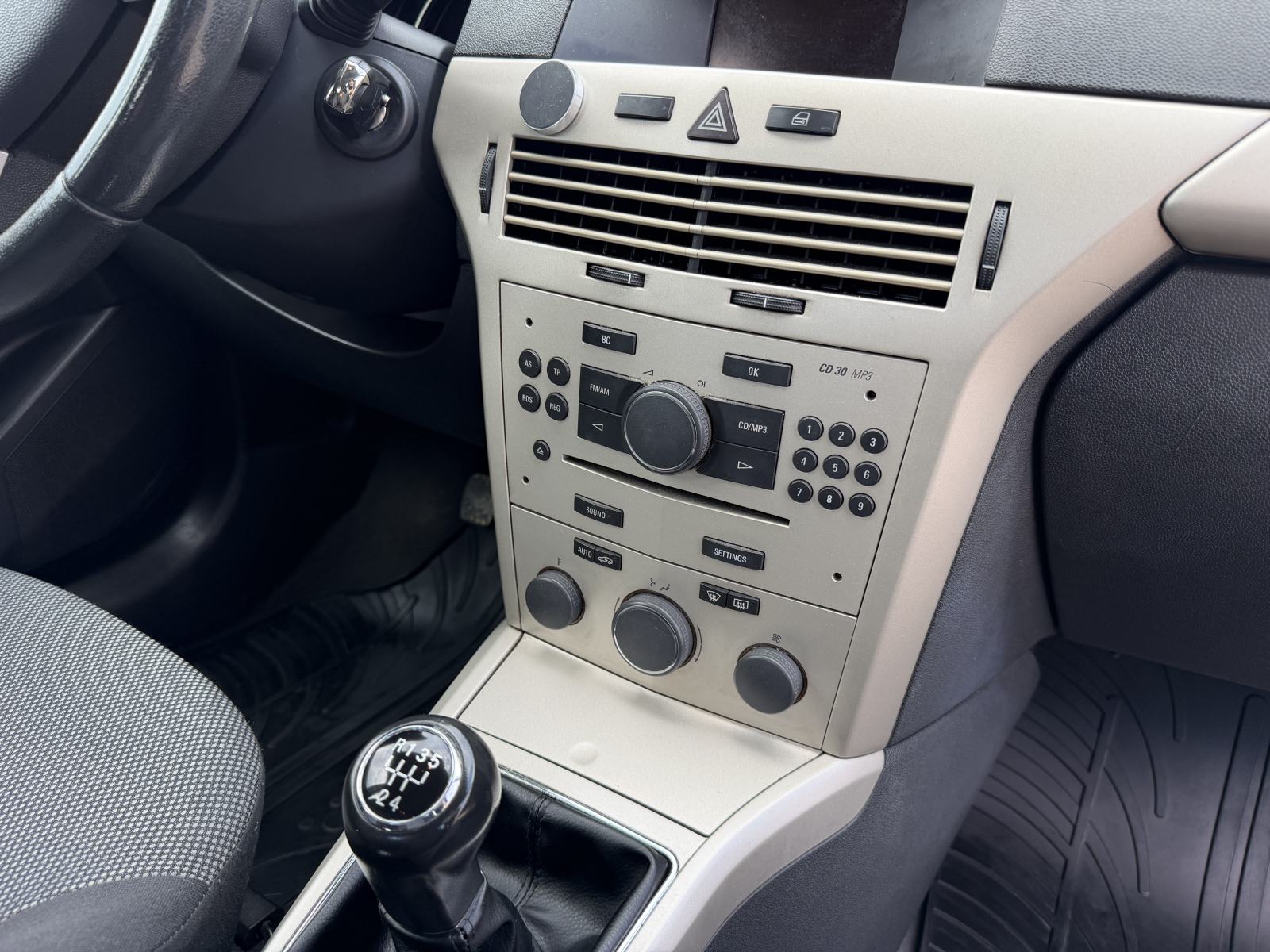 Opel Astra 1,4 - TOP STANJE - NOVE GUME - NOVO KVAČILO, fotografija 8