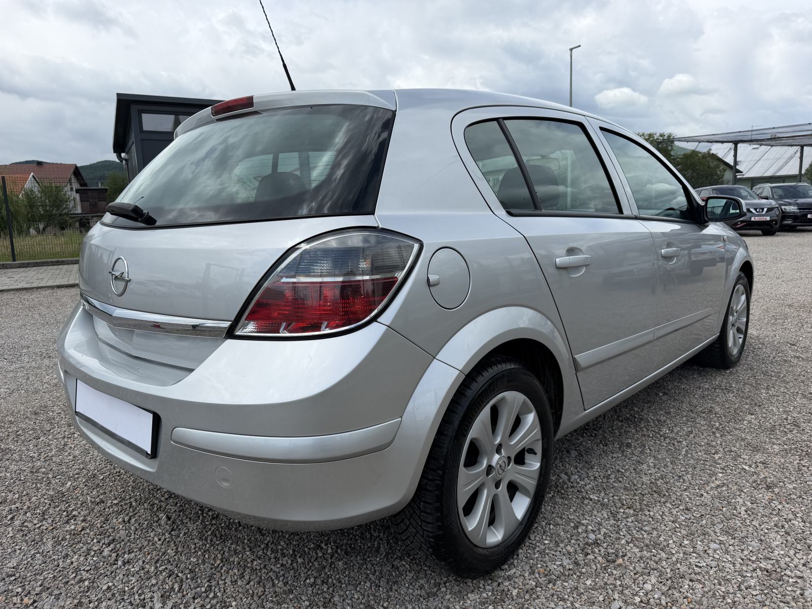 Opel Astra 1,4 - TOP STANJE - NOVE GUME - NOVO KVAČILO, fotografija 3