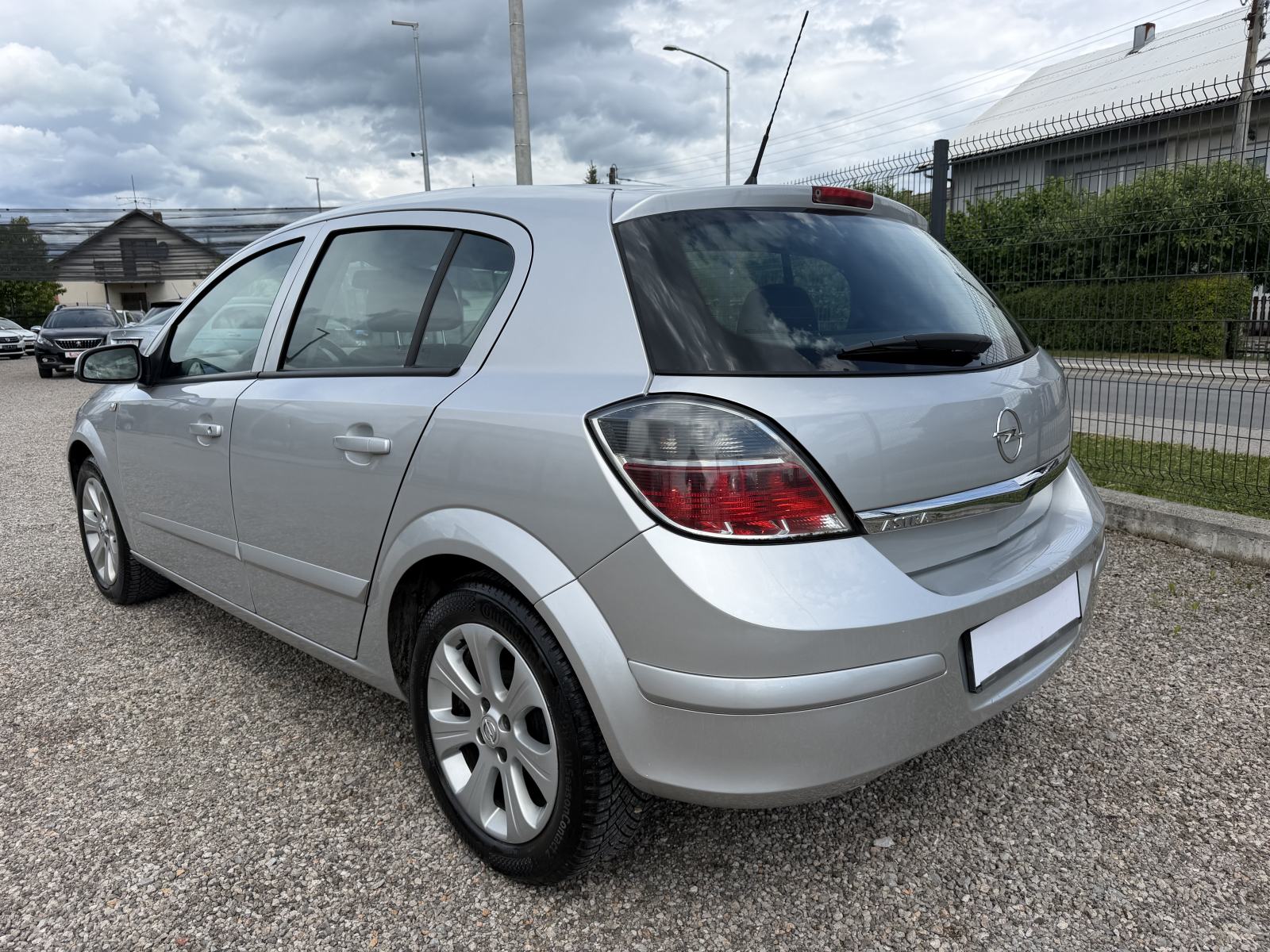 Opel Astra 1,4 - TOP STANJE - NOVE GUME - NOVO KVAČILO, fotografija 4