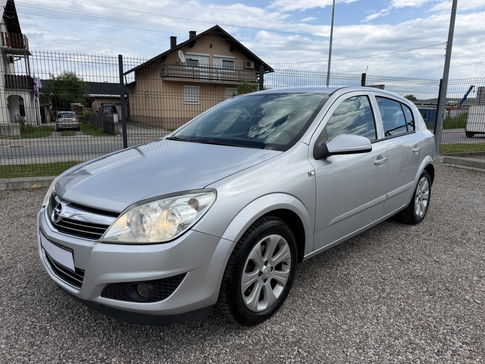 Opel Astra 1,4 - TOP STANJE - NOVE GUME - NOVO KVAČILO, fotografija 6