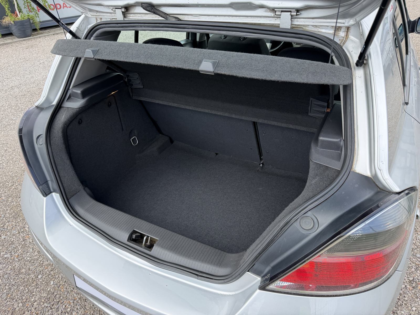 Opel Astra 1,4 - TOP STANJE - NOVE GUME - NOVO KVAČILO, fotografija 11