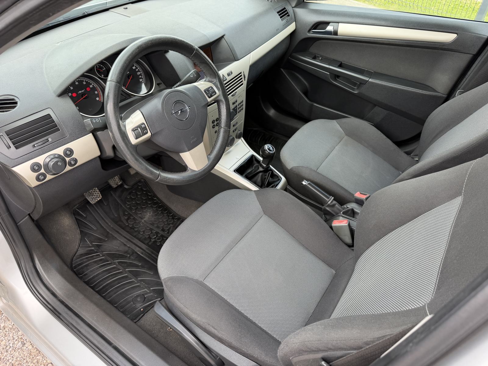 Opel Astra 1,4 - TOP STANJE - NOVE GUME - NOVO KVAČILO, fotografija 13