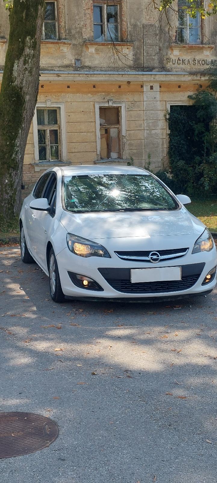 Opel Astra 1.4 turbo, fotografija 1