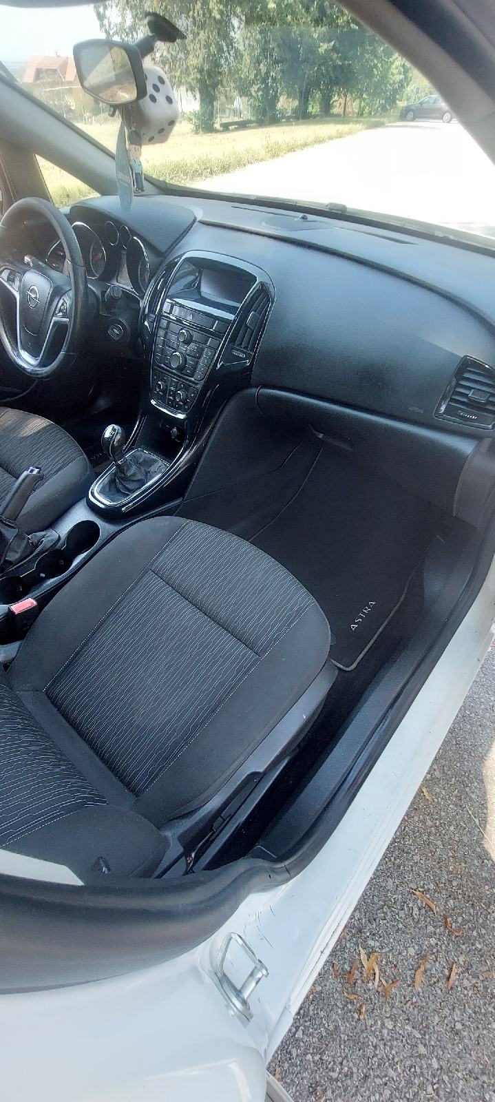 Opel Astra 1.4 turbo, fotografija 8