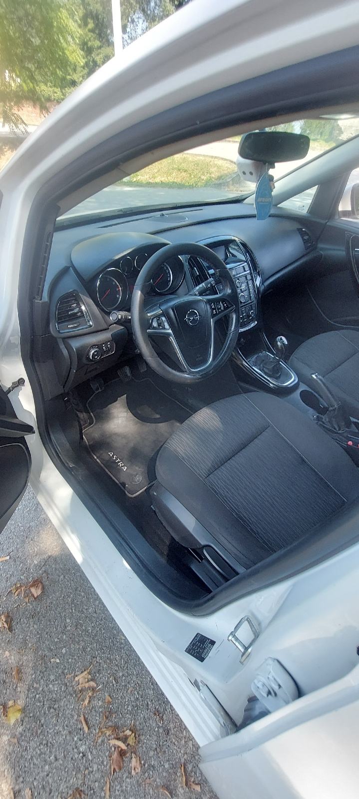 Opel Astra 1.4 turbo, fotografija 9