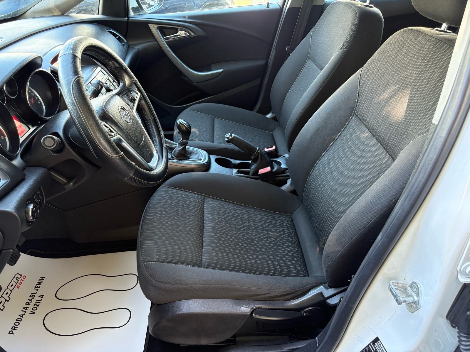 Opel Astra 1,4 PLIN KLIMA - VELIKI SERVIS - AUTOKREDIT, fotografija 11
