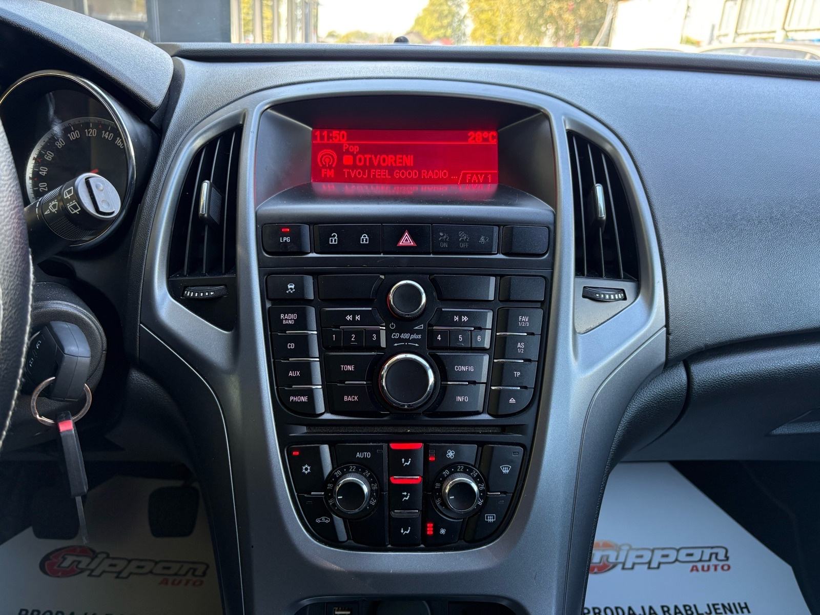 Opel Astra 1,4 PLIN KLIMA - VELIKI SERVIS - AUTOKREDIT, fotografija 14