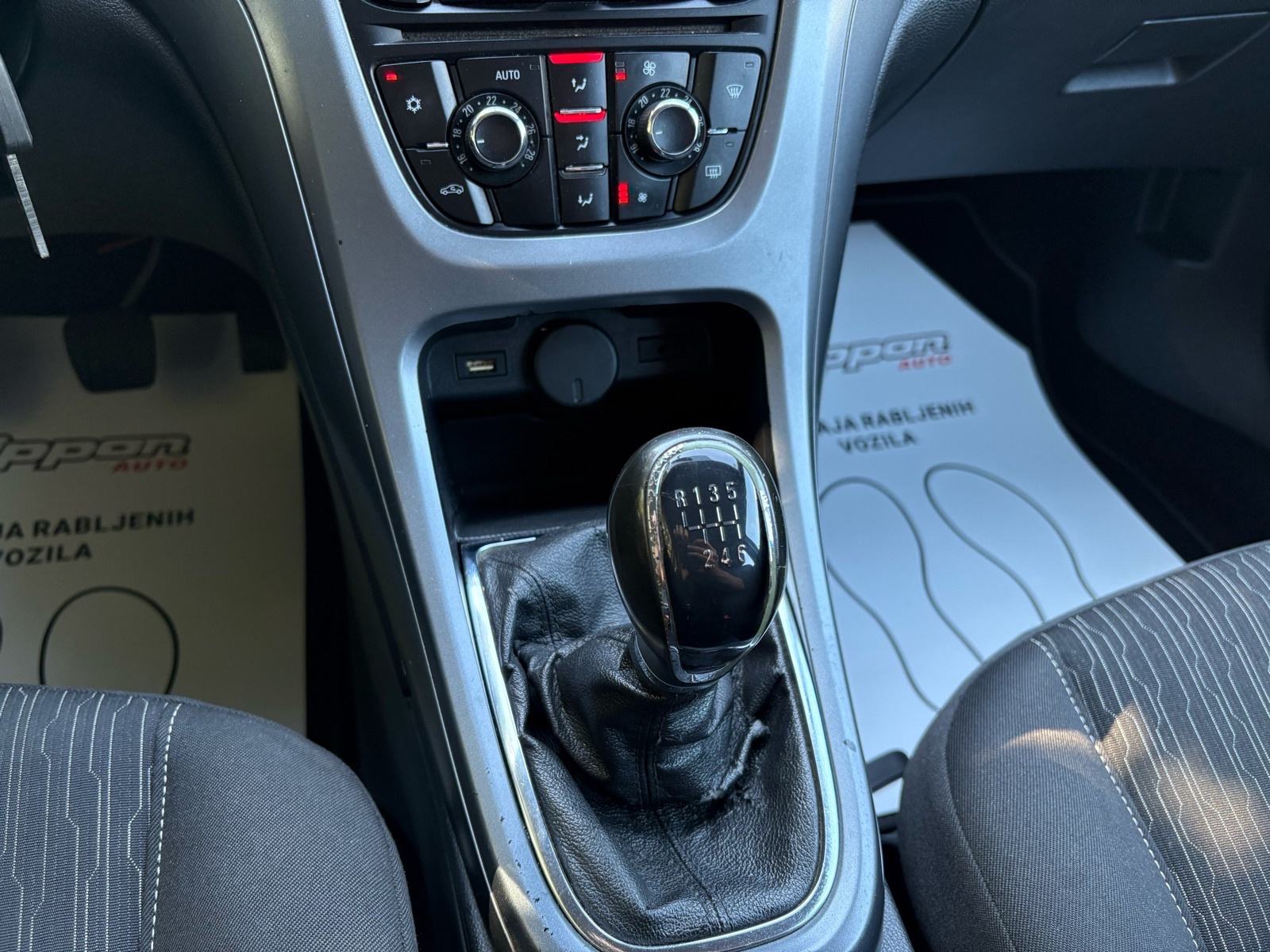 Opel Astra 1,4 PLIN KLIMA - VELIKI SERVIS - AUTOKREDIT, fotografija 15