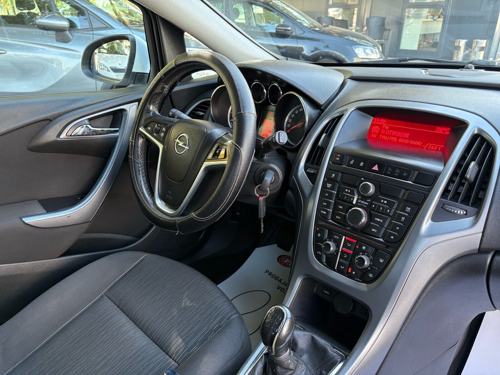 Opel Astra 1,4 PLIN KLIMA - VELIKI SERVIS - AUTOKREDIT, fotografija 16