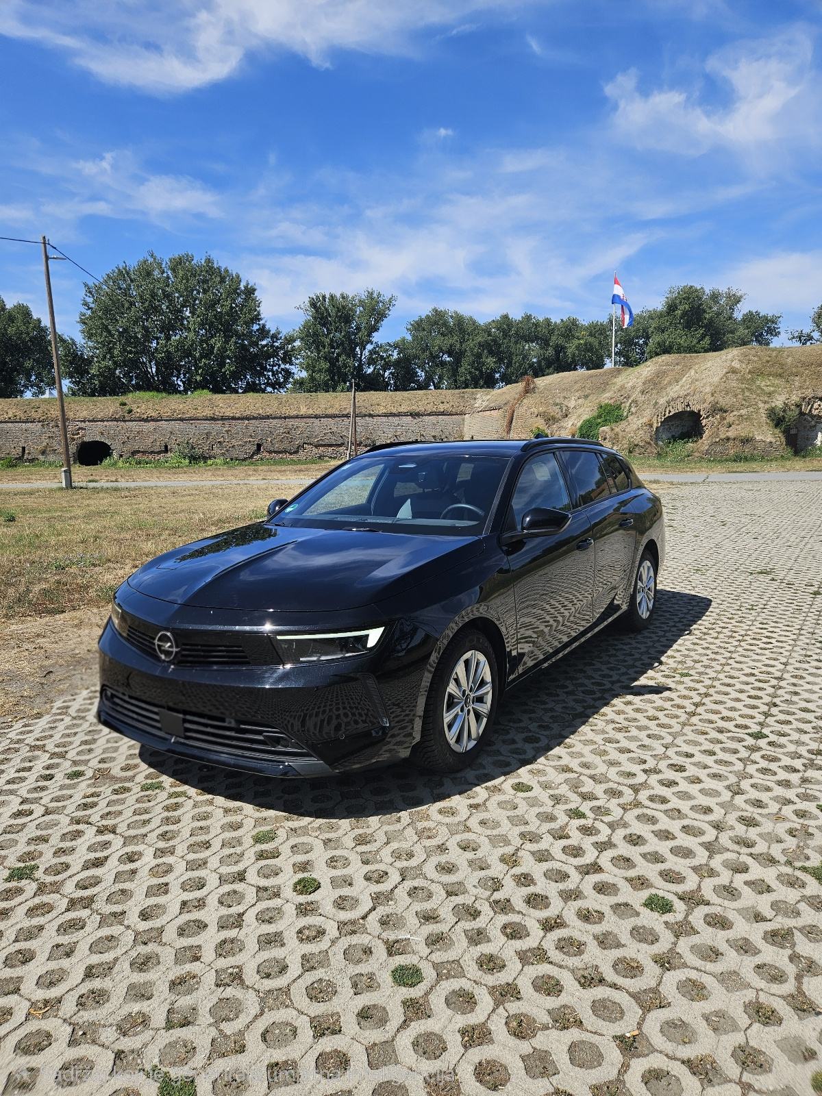 Opel Astra 1,5 D Sports Tourer, pogled izvana - slika 1