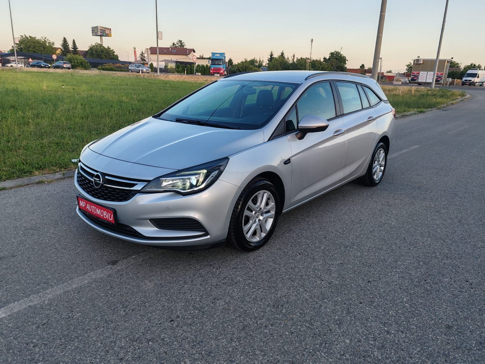 Opel Astra 1,6 CDTI-2017gd.md-MEDIA-reg.08/2027,xenon,senzori,KARTICE, fotografija 2