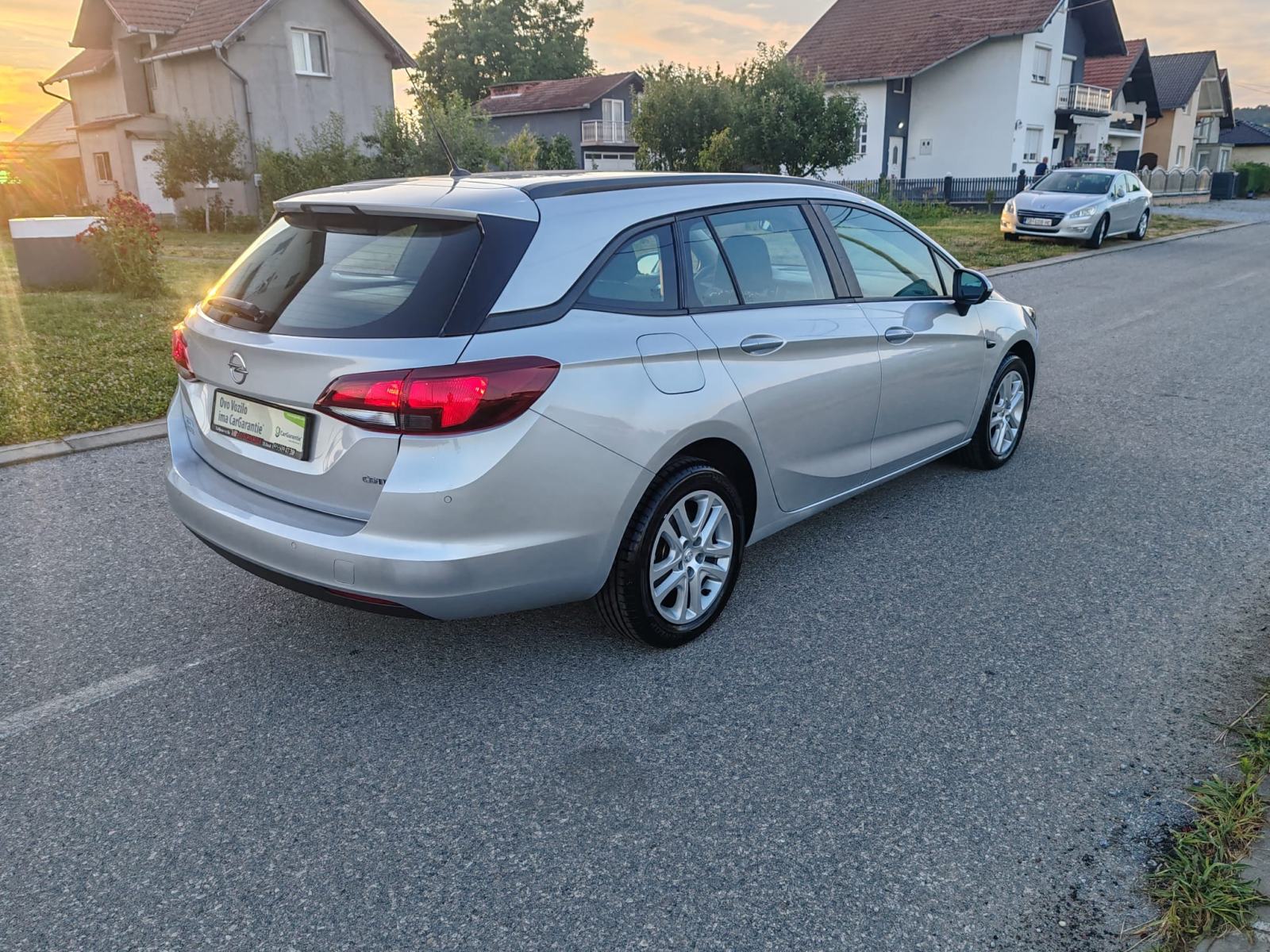 Opel Astra 1,6 CDTI-2017gd.md-MEDIA-reg.08/2027,xenon,senzori,KARTICE, fotografija 10