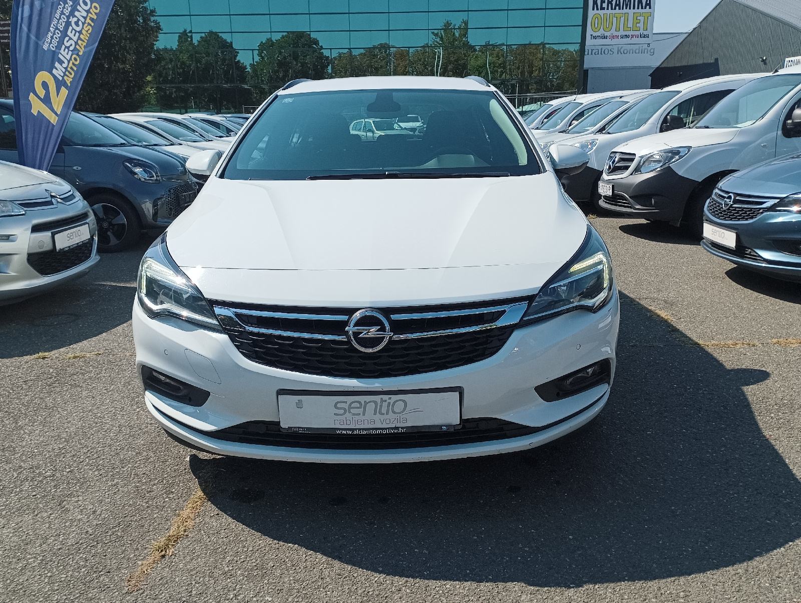 Opel Astra 1,6 CDTI ,81 kw,2018 god,nije uvoz,garancija,reg 12/2026, fotografija 2