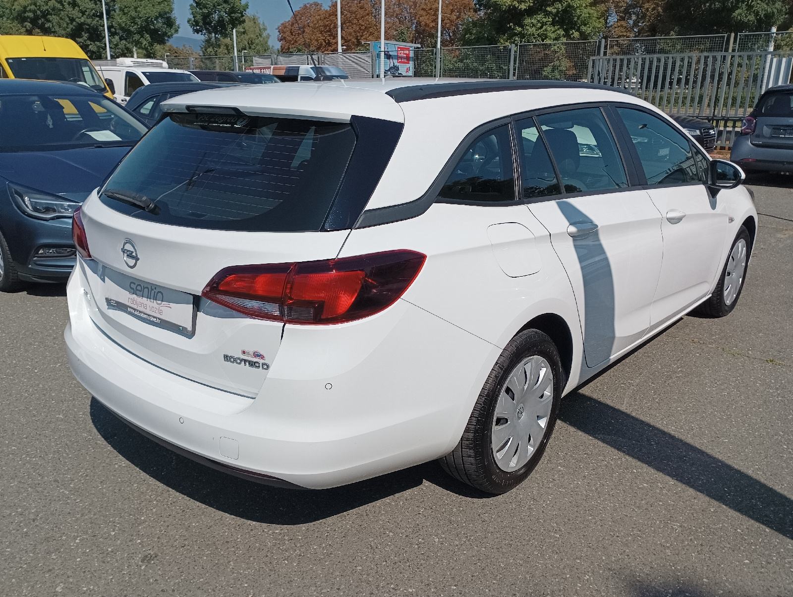 Opel Astra 1,6 CDTI ,81 kw,2018 god,nije uvoz,garancija,reg 12/2026, fotografija 4