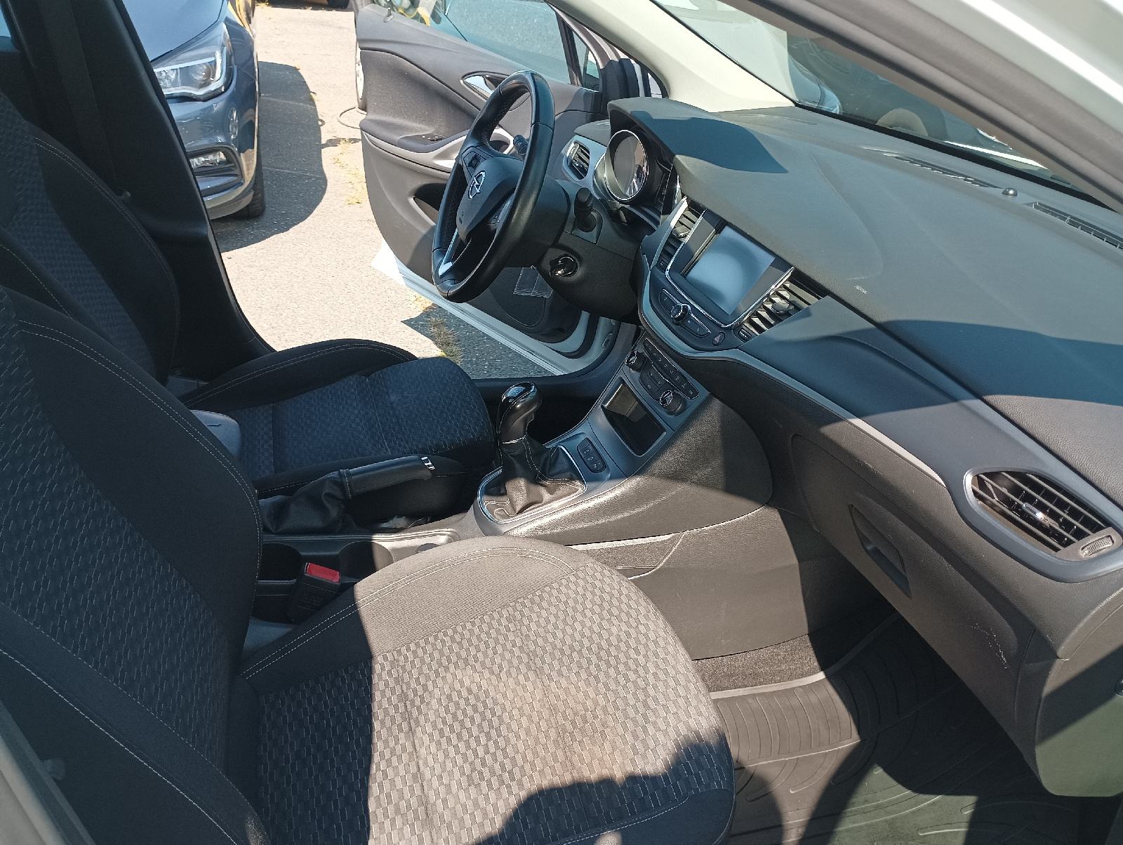 Opel Astra 1,6 CDTI ,81 kw,2018 god,nije uvoz,garancija,reg 12/2026, fotografija 8