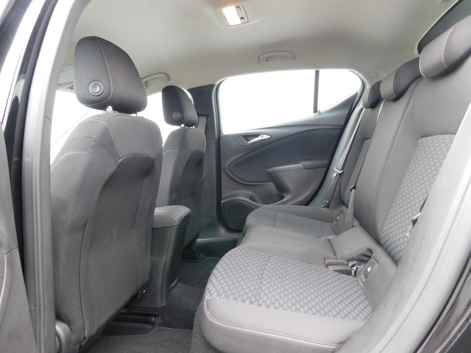 Opel Astra 1.6 CDTI Enjoy, fotografija 11