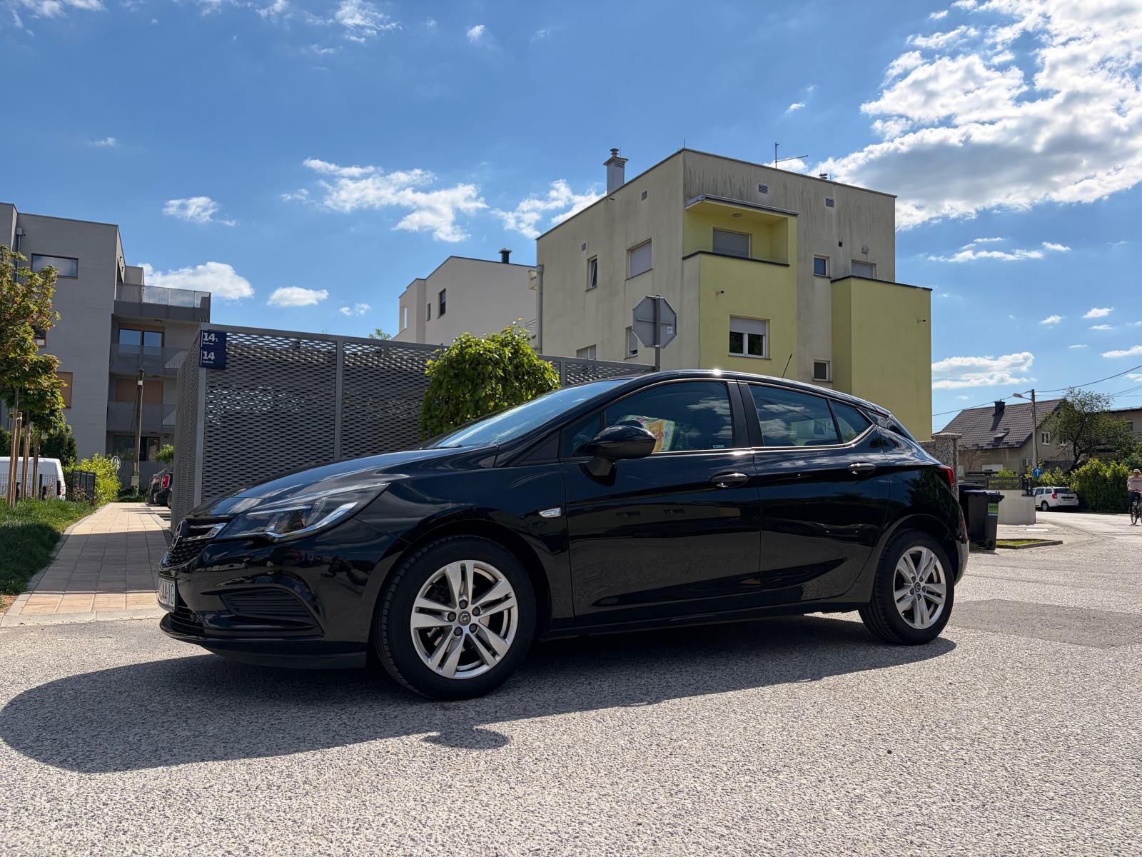 Opel Astra 1.6 CDTI, fotografija 8