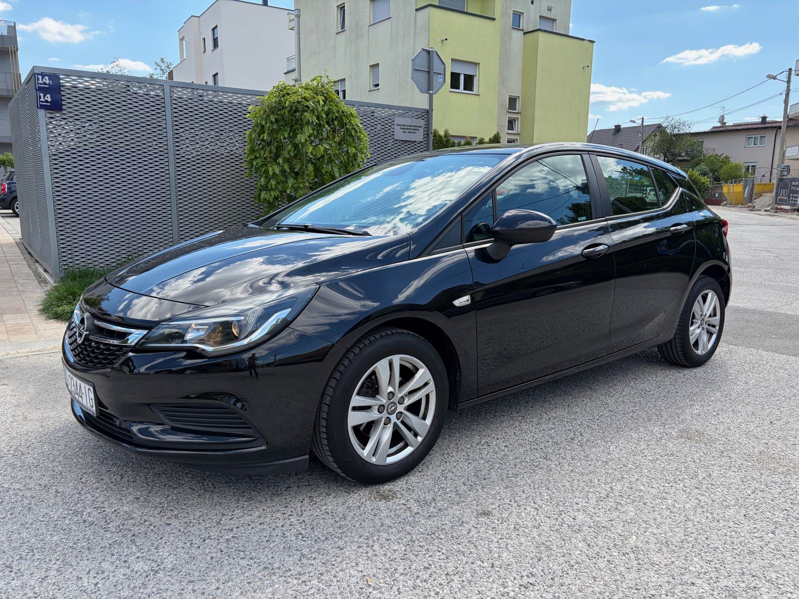Opel Astra 1.6 CDTI, fotografija 2
