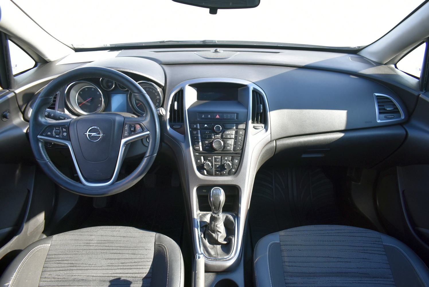 Opel Astra 1.6 CDTI *HR* SERVISNA, 2 SETA KOTAČA, JAMSTVO*, fotografija 7