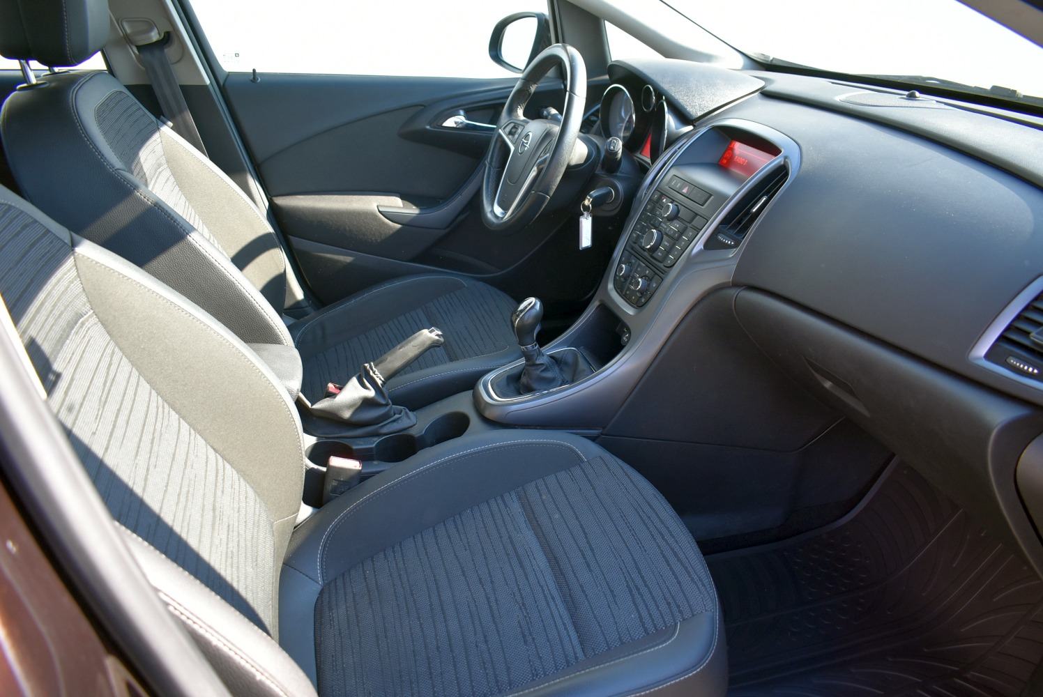 Opel Astra 1.6 CDTI *HR* SERVISNA, 2 SETA KOTAČA, JAMSTVO*, fotografija 6