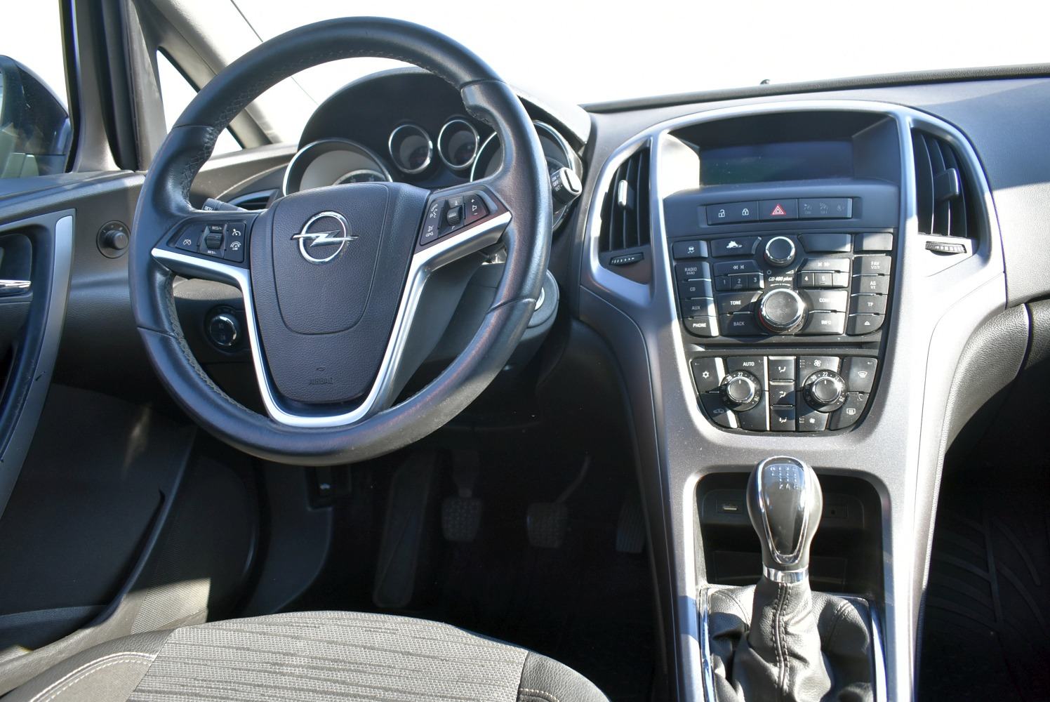Opel Astra 1.6 CDTI *HR* SERVISNA, 2 SETA KOTAČA, JAMSTVO*, fotografija 4