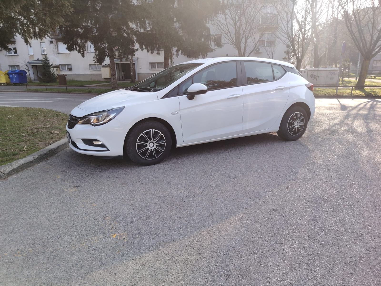 Opel Astra 1.6 CDTI+Promijenjen lanac+Napravljen servis+Bez ulaganja, fotografija 3