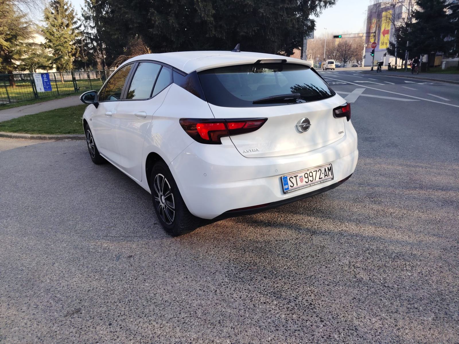 Opel Astra 1.6 CDTI+Promijenjen lanac+Napravljen servis+Bez ulaganja, fotografija 12