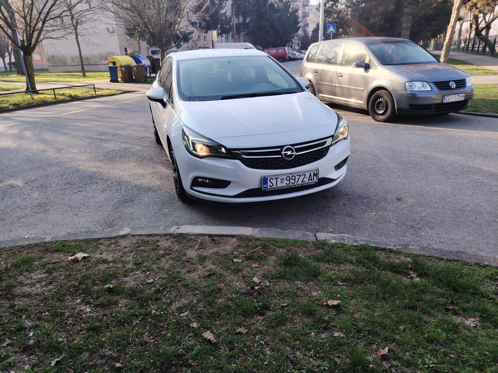 Opel Astra 1.6 CDTI+Promijenjen lanac+Napravljen servis+Bez ulaganja, fotografija 4