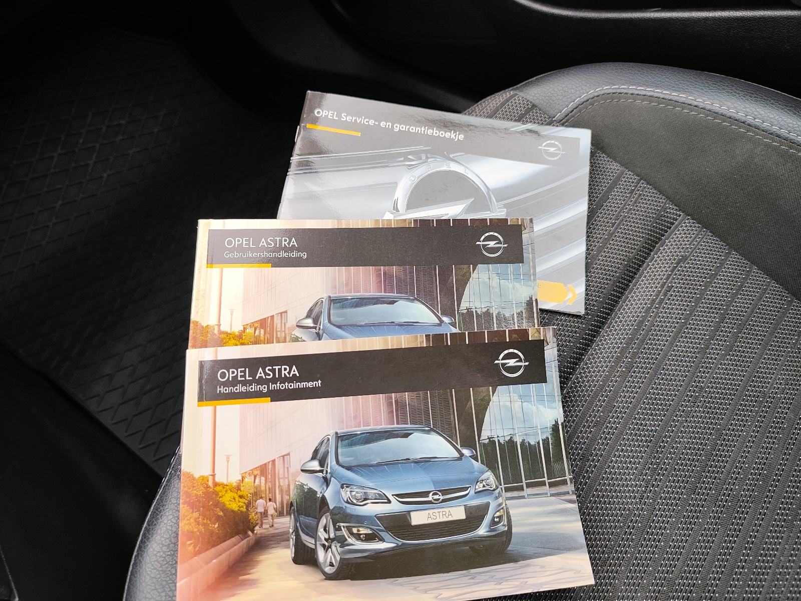 Opel Astra 1.6 CDTI // REG 1 GOD // TOP STANJE // ALU // KLIMA //, fotografija 15