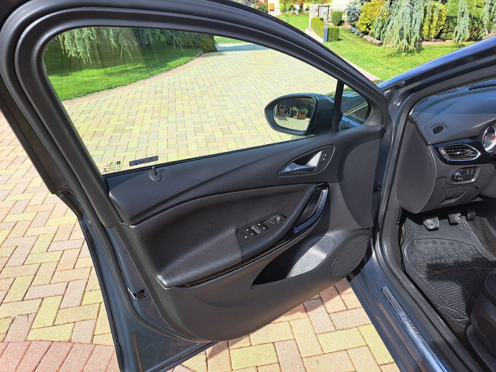 Opel Astra 1.6 CDTI, fotografija 16