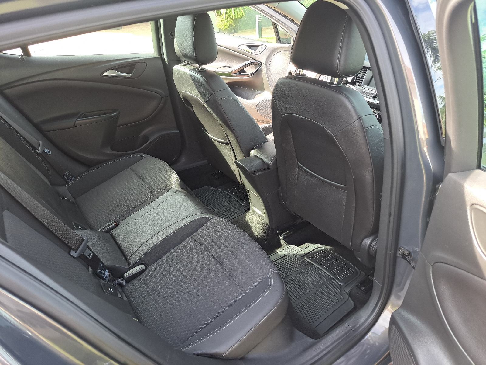 Opel Astra 1.6 CDTI, fotografija 15