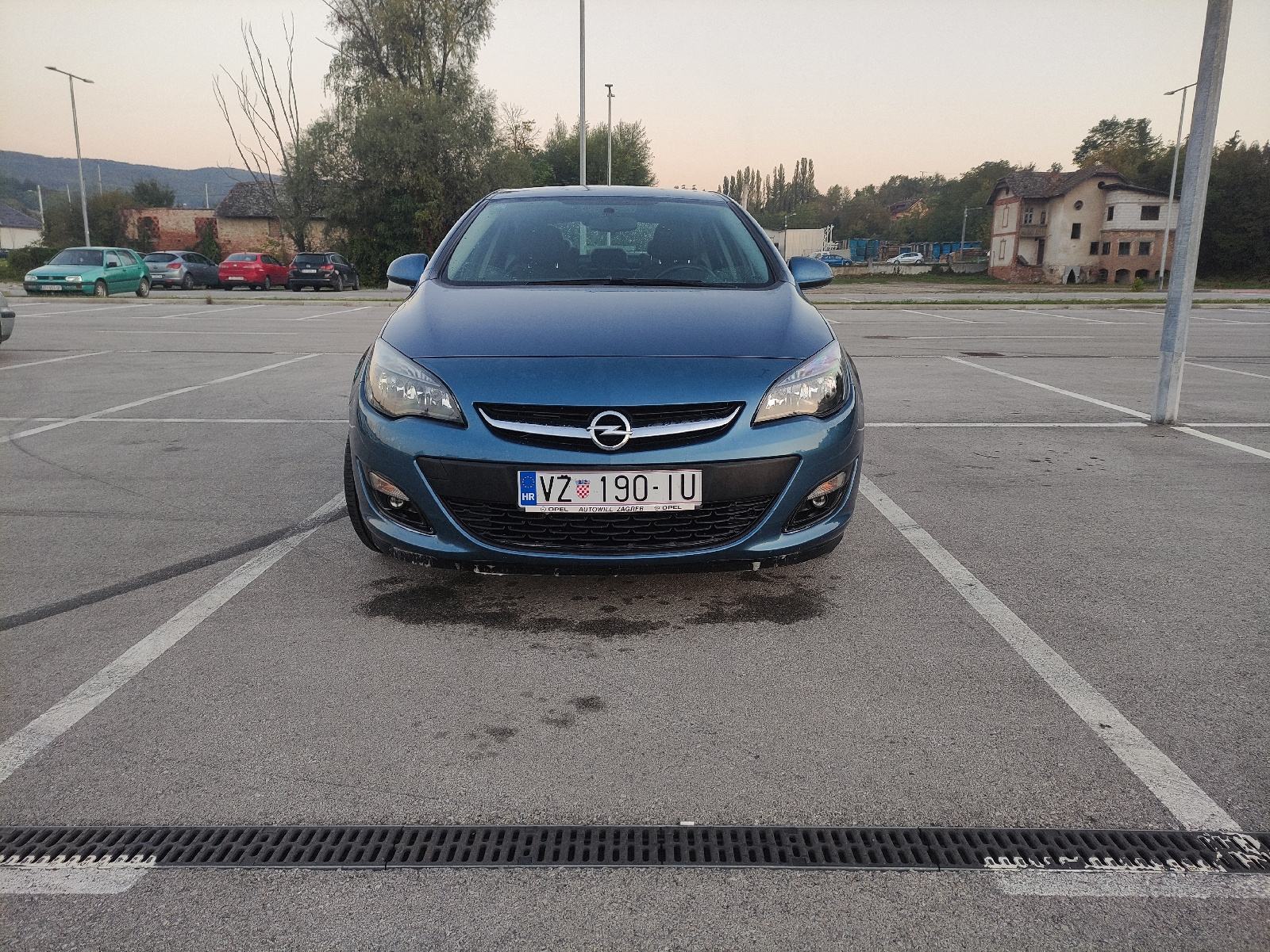 Opel Astra 1.6 CDTI HR RAČUN SERVISNA DRUGI VLASNIK, fotografija 3