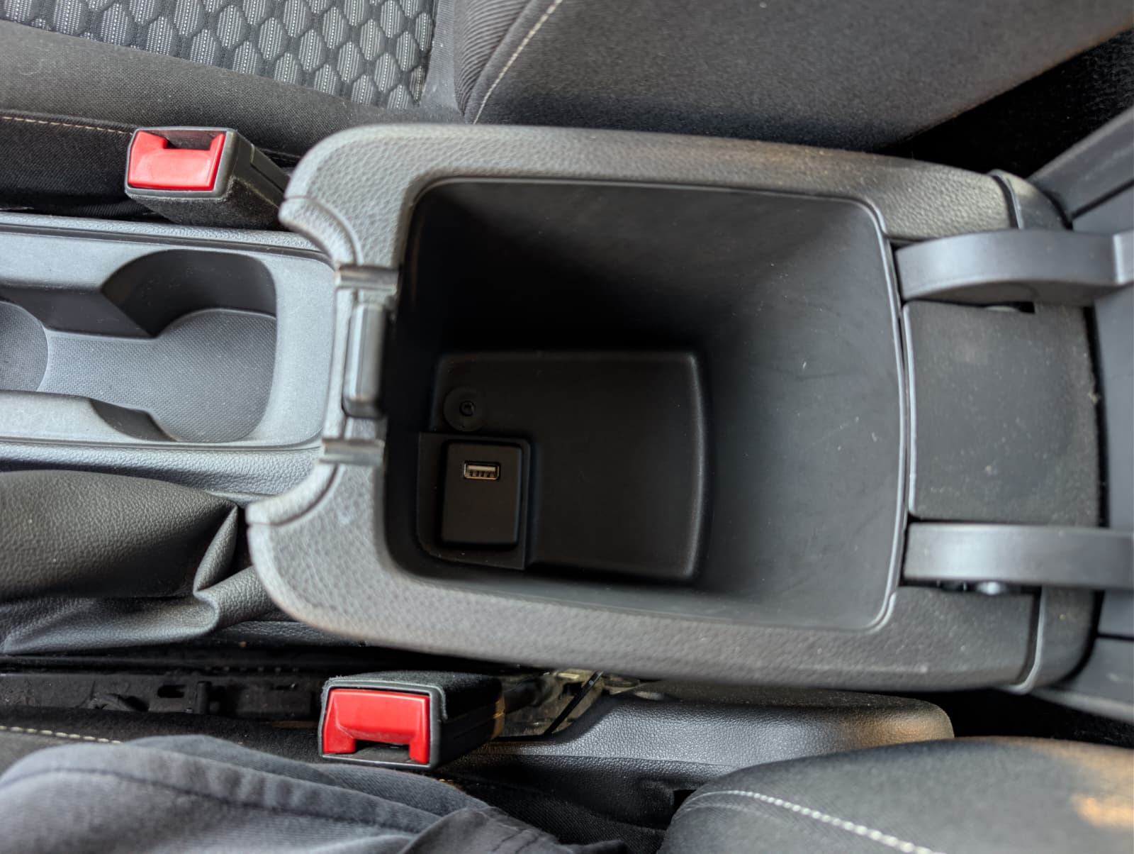Opel Astra 1.6 CDTI, fotografija 11