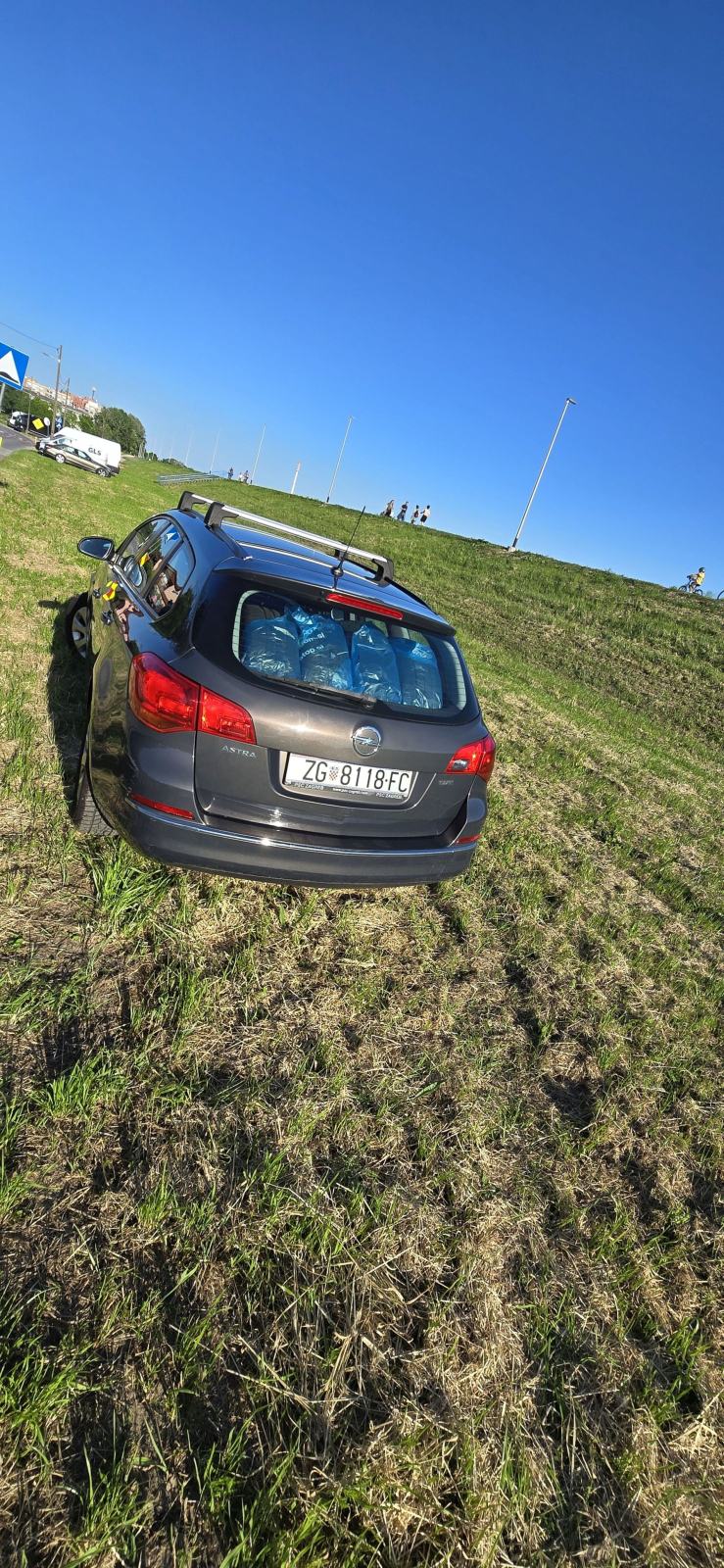Opel Astra SportsTourer 1,6 CDTI Enjoy, prvi vlasnik, reg.01/27, 5900€, fotografija 6