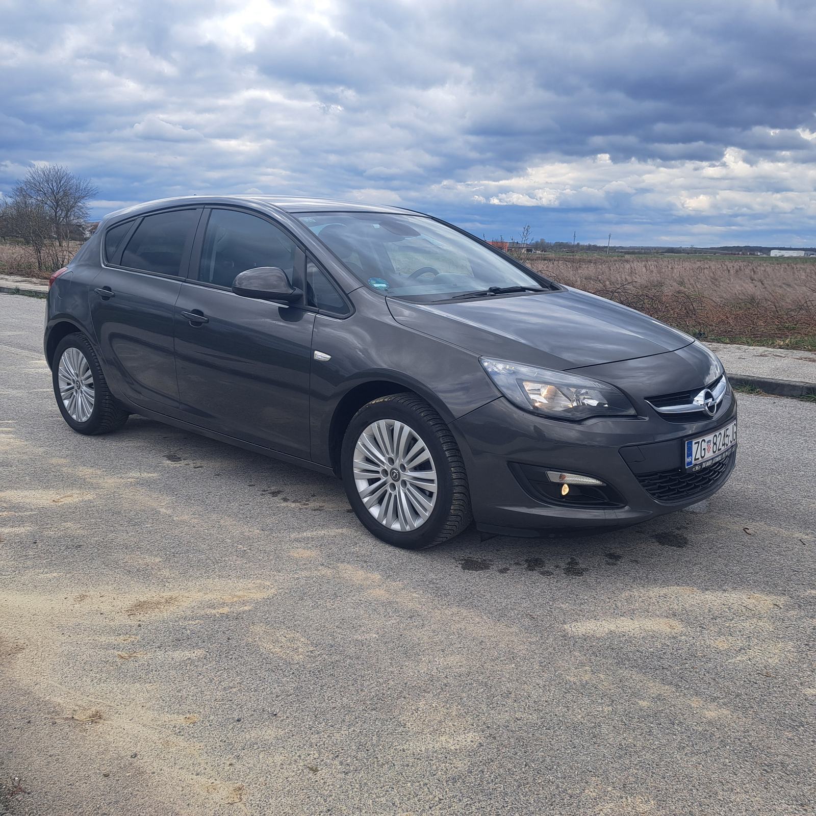 Opel Astra 1.6 CDTI, fotografija 1