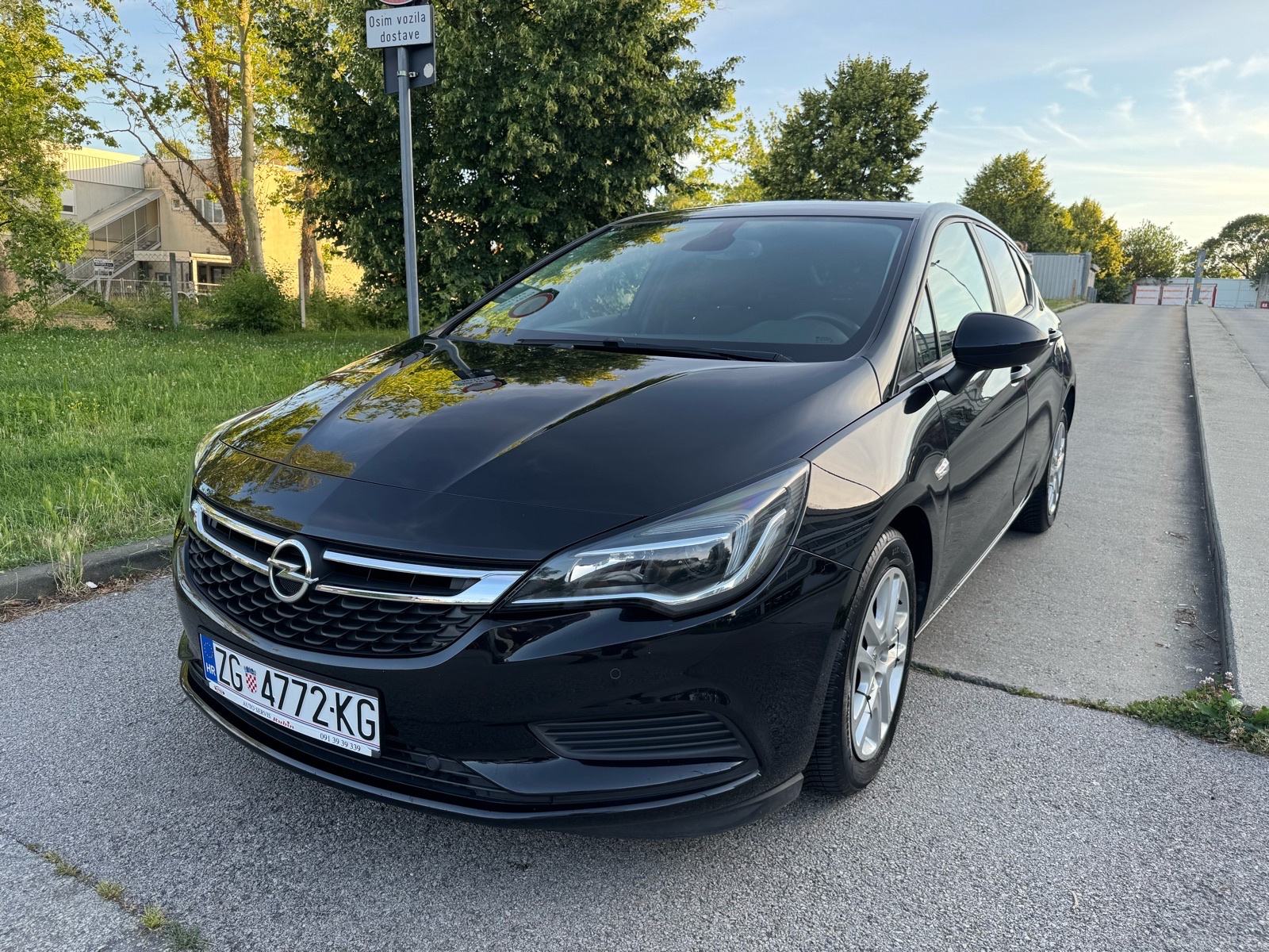 Opel Astra 1.6 CDTI, pogled izvana - slika 1