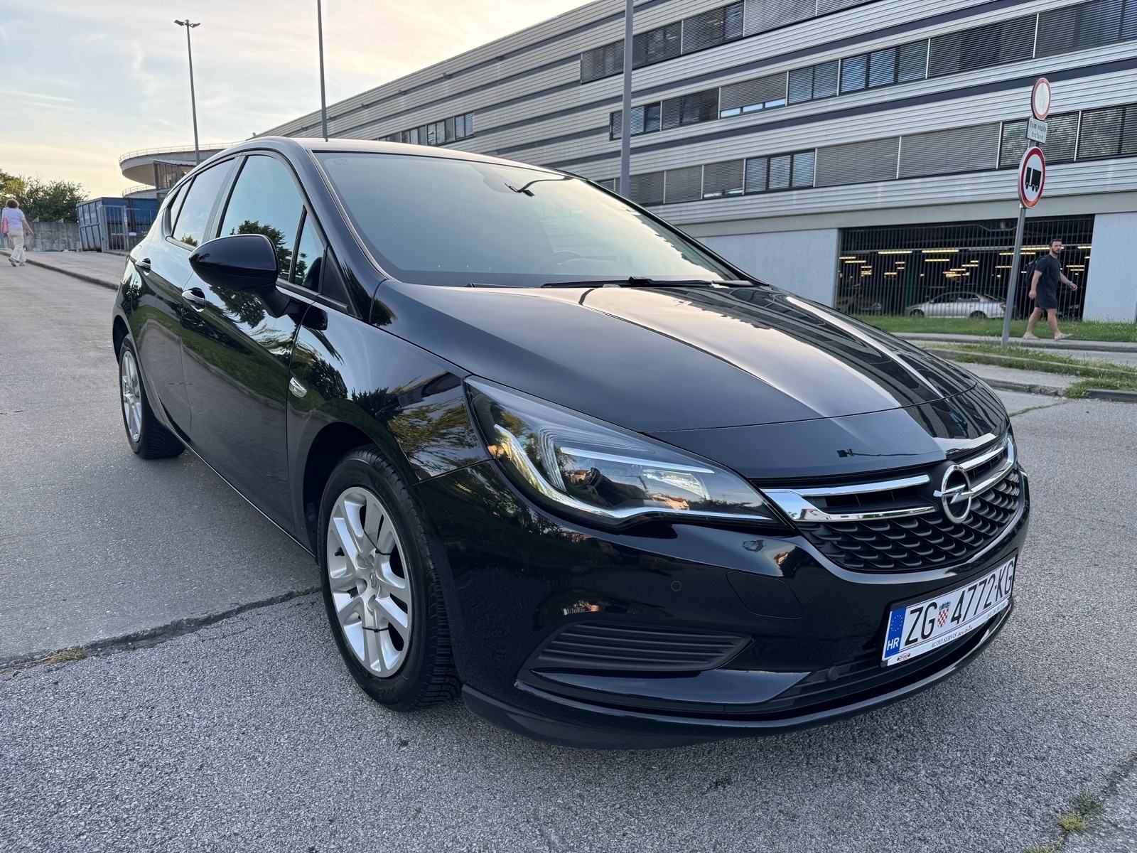 Opel Astra 1.6 CDTI, pogled izvana - slika 3