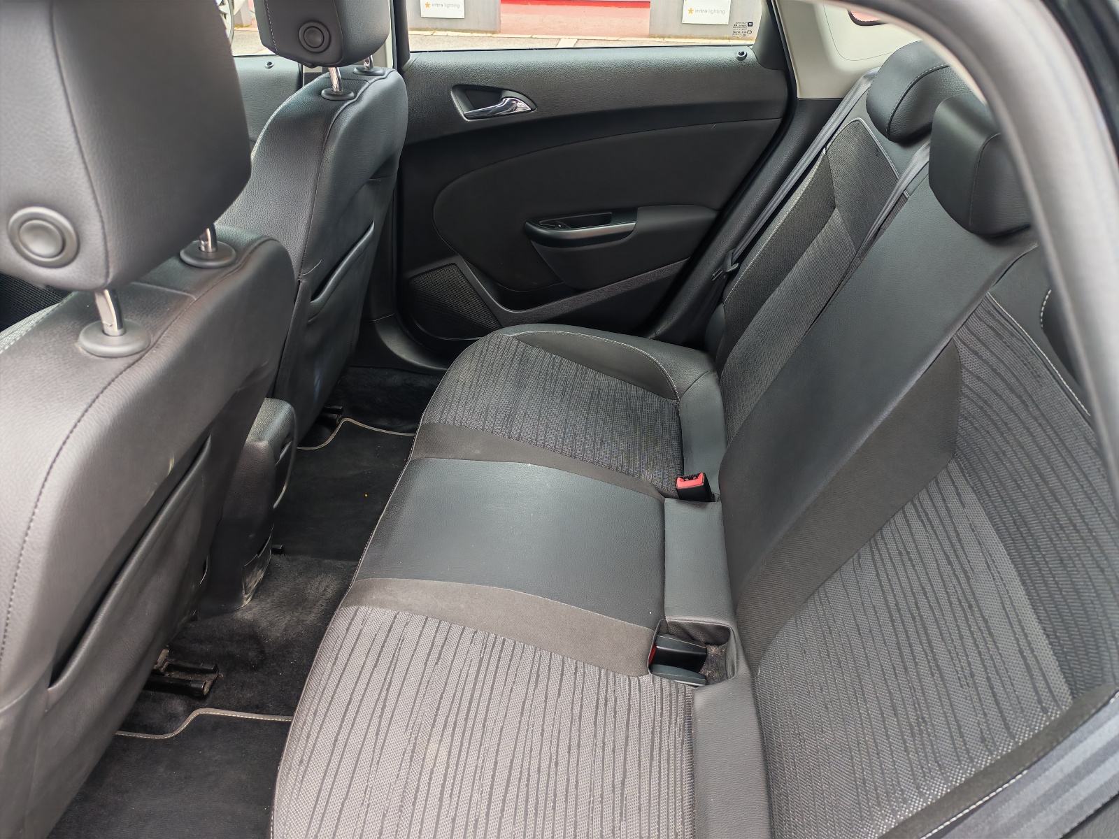 Opel Astra 1.6 CDTI, fotografija 6
