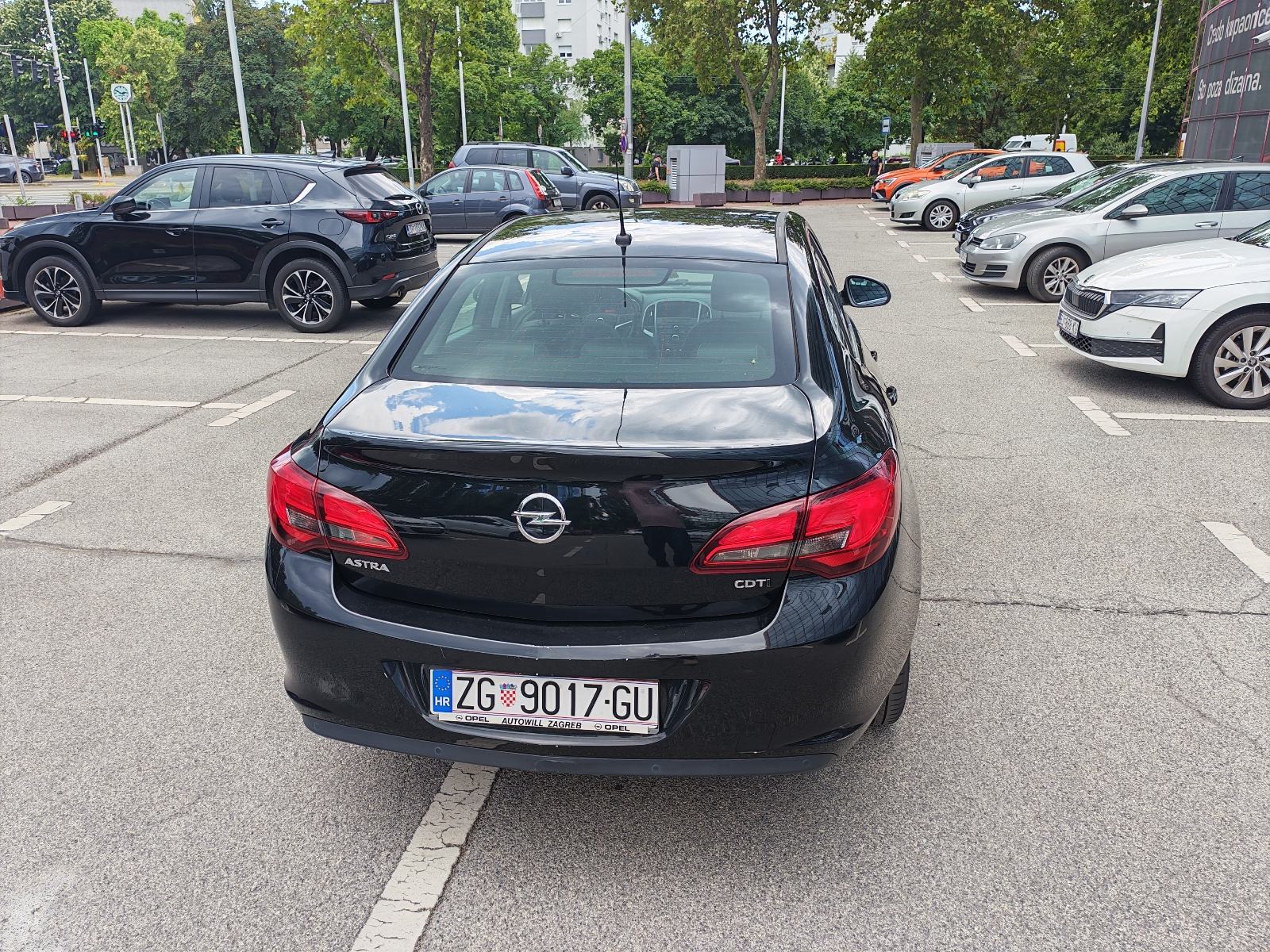 Opel Astra 1.6 CDTI, fotografija 3