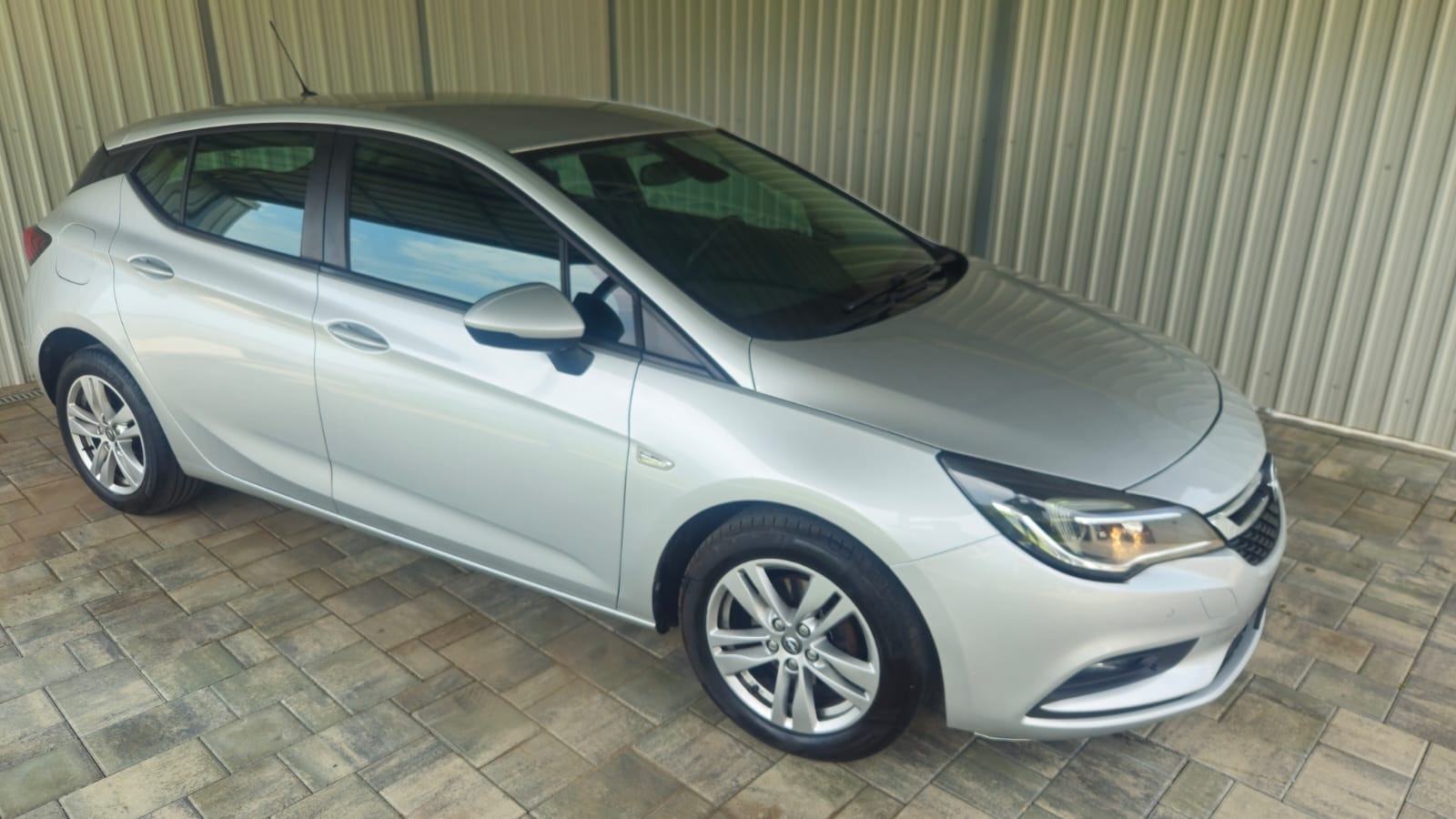 Opel Astra 1.6 CDTI, fotografija 1