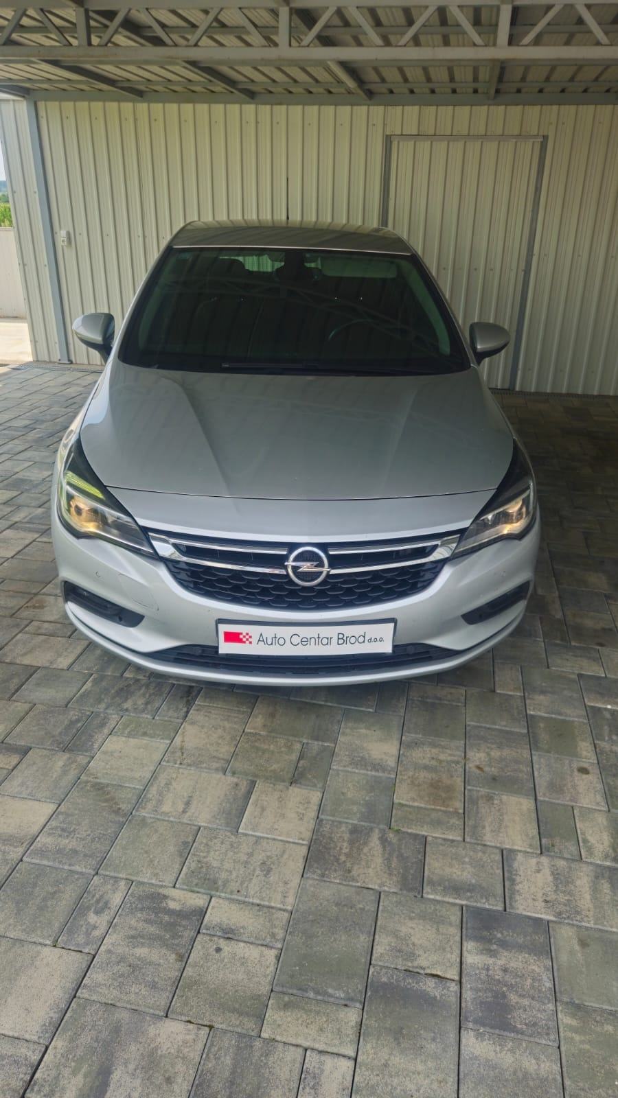 Opel Astra 1.6 CDTI, fotografija 3