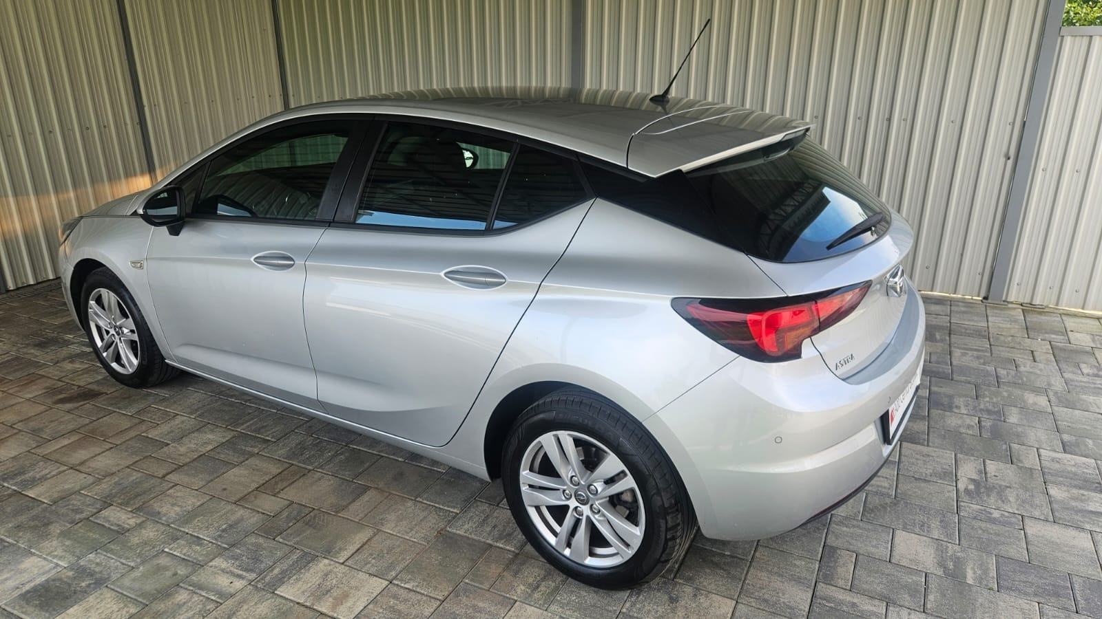 Opel Astra 1.6 CDTI, fotografija 12