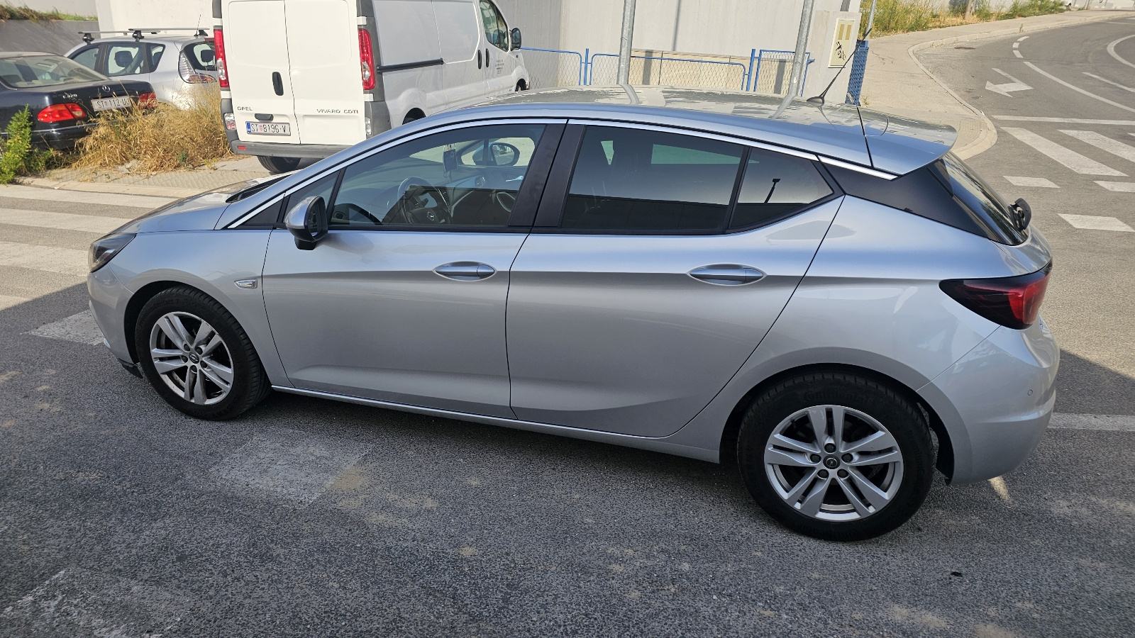 Opel Astra 1.6 CDTI, fotografija 3
