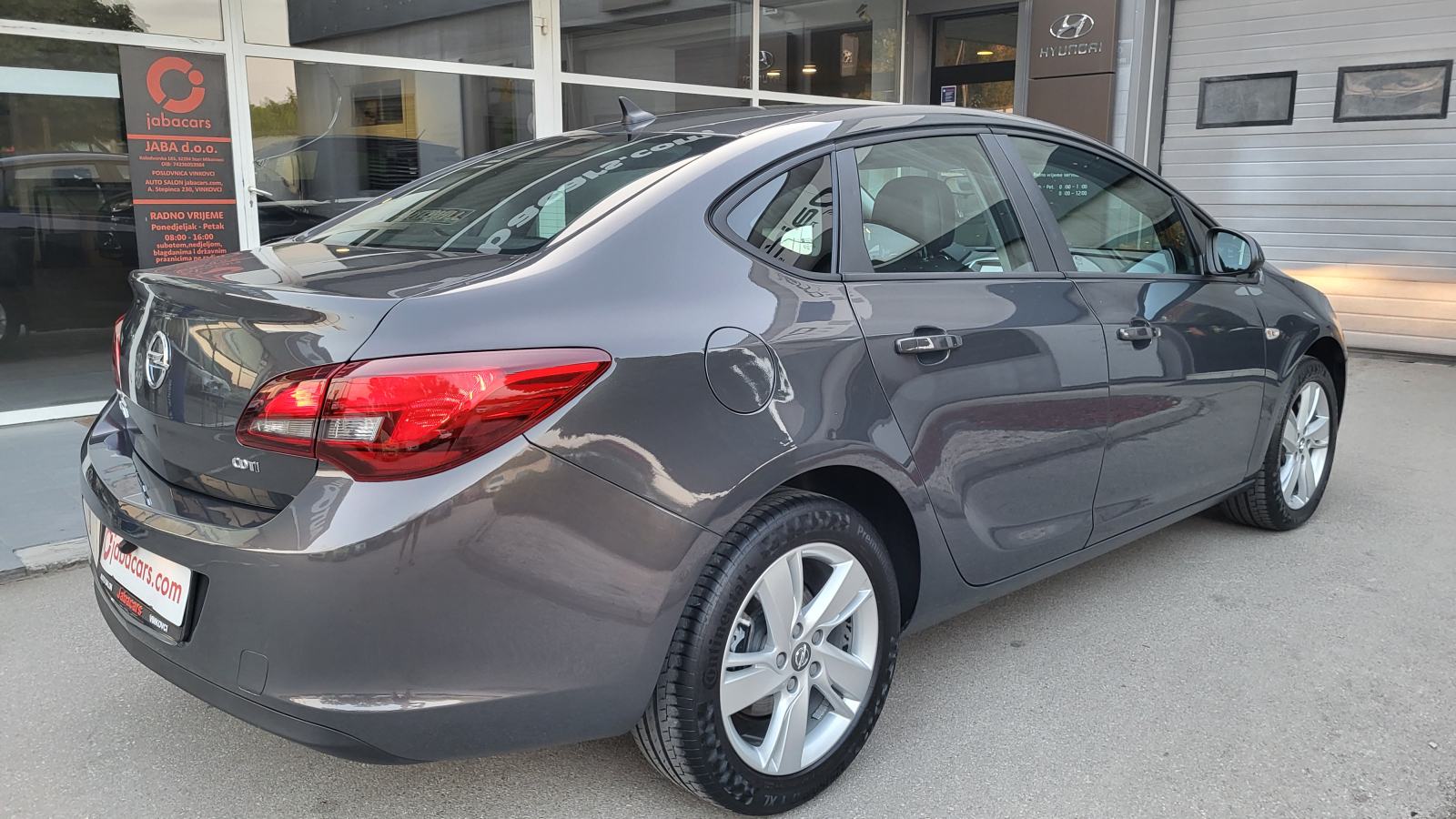 Opel Astra 1.6 CDTI *HR AUTO * 1 VLASNIK *112.700 KM, fotografija 5