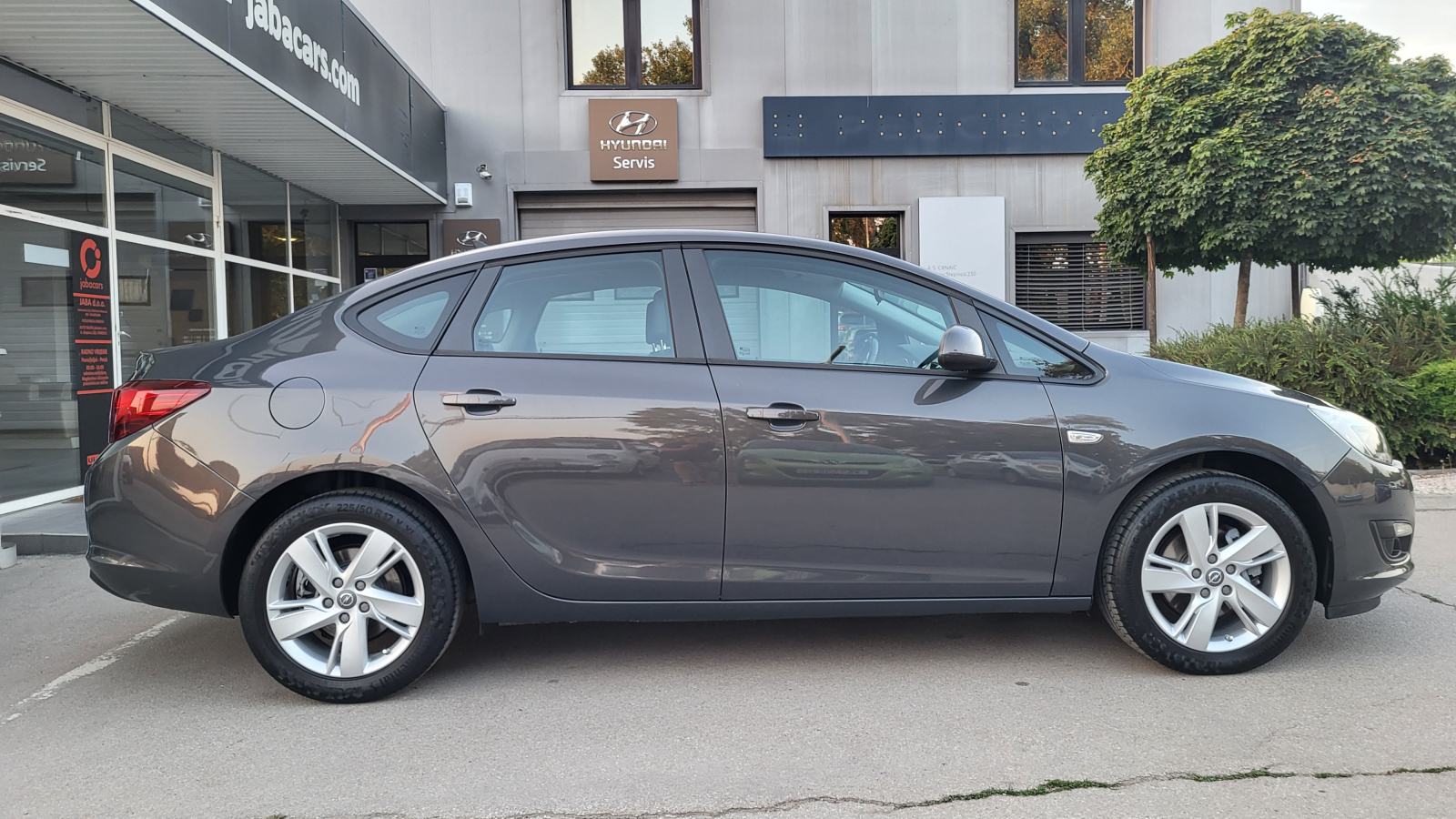 Opel Astra 1.6 CDTI *HR AUTO * 1 VLASNIK *112.700 KM, fotografija 2