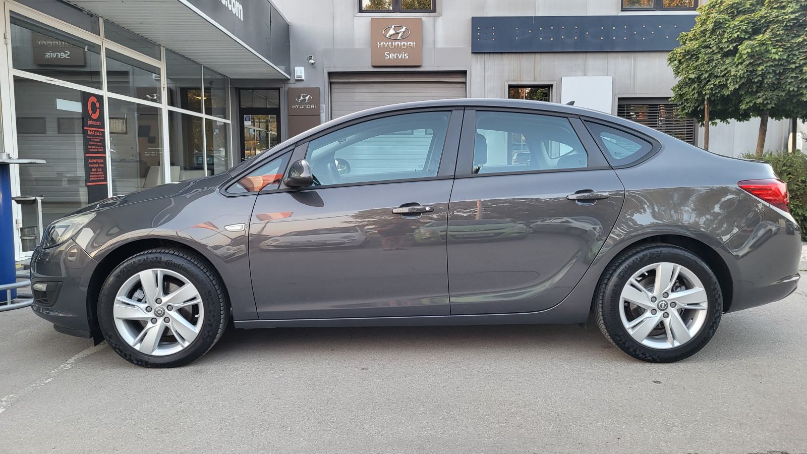 Opel Astra 1.6 CDTI *HR AUTO * 1 VLASNIK *112.700 KM, fotografija 3