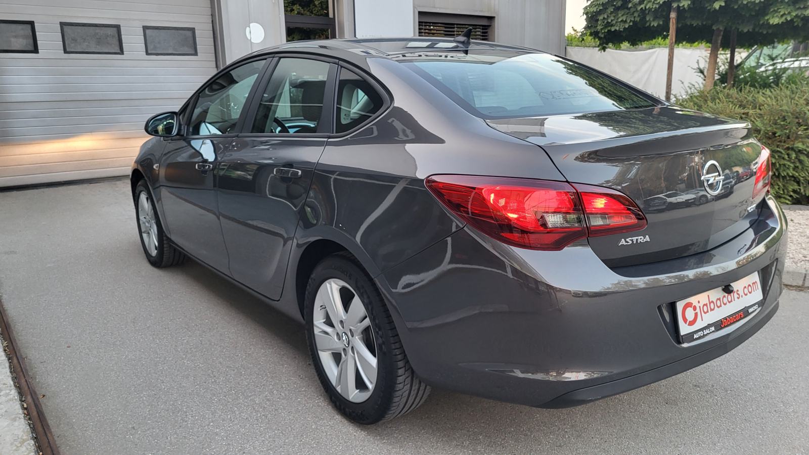 Opel Astra 1.6 CDTI *HR AUTO * 1 VLASNIK *112.700 KM, fotografija 6