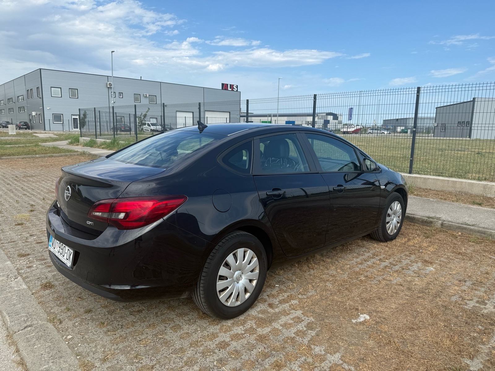 Opel Astra 1,6 CDTI, fotografija 2