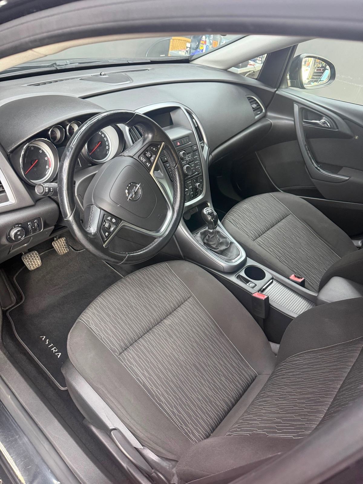 Opel Astra 1,6 CDTI, fotografija 9